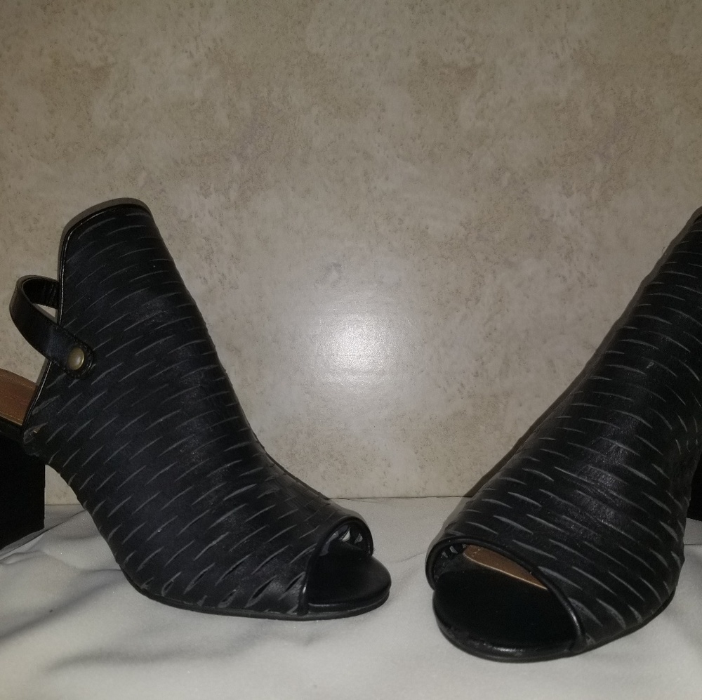 Tesori Black netted chunky heel